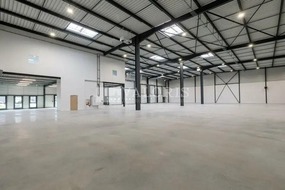 Light Industrial in Corbas to rent Interior Photo- Image 1 of 4