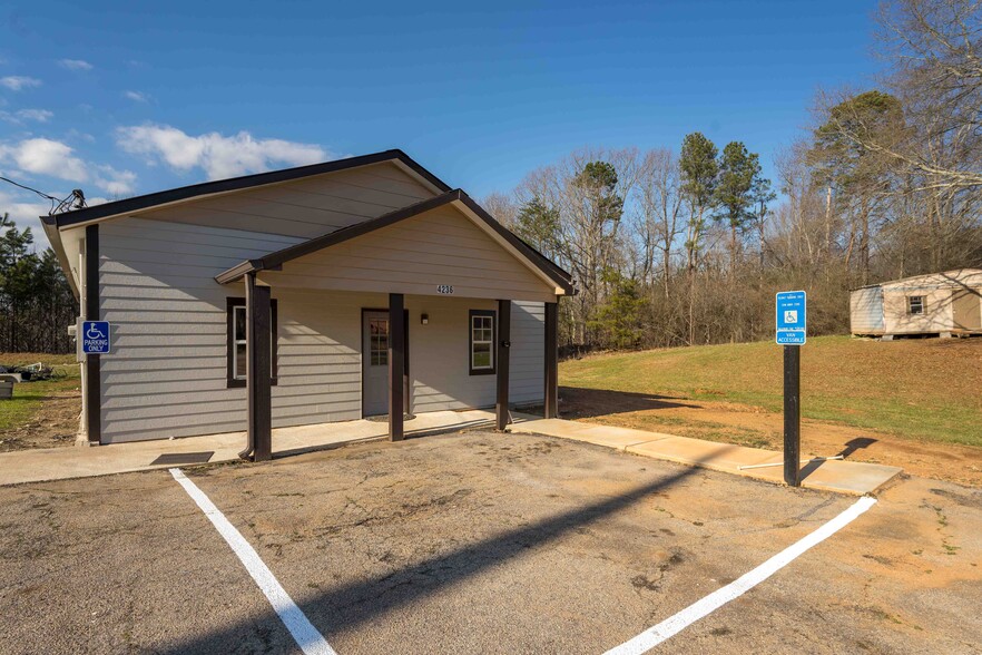 4240 Winder Hwy, Flowery Branch, GA for sale - Building Photo - Image 3 of 9