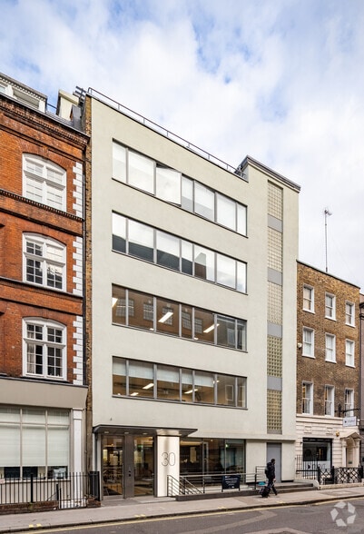 30 Newman St, London to rent - Building Photo - Image 2 of 21