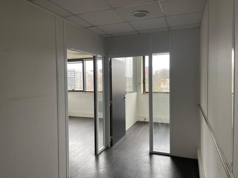 Industrial in Saint-Denis to rent - Interior Photo - Image 2 of 19