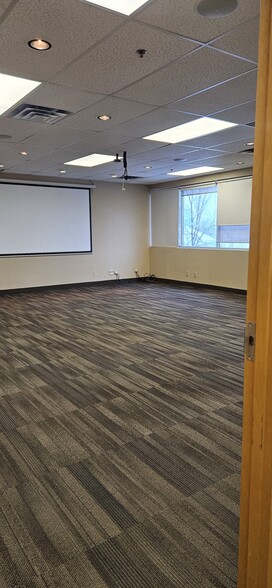 51 Sunpark Dr SE, Calgary, AB to rent - Interior Photo - Image 2 of 10