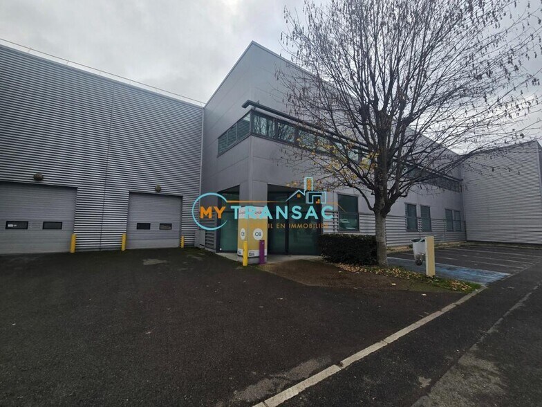 Light Industrial in Ivry-sur-Seine to rent - Building Photo - Image 1 of 5
