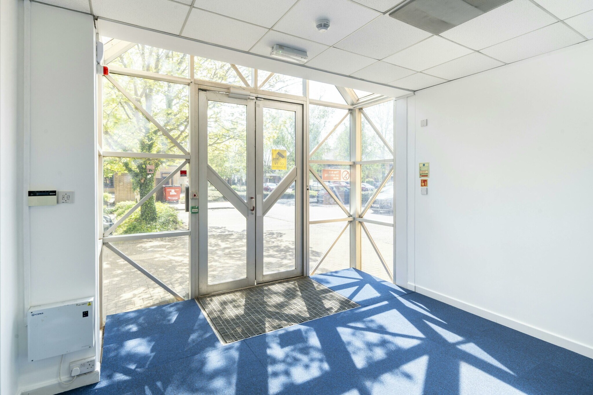 Waterside Dr, Slough to rent Interior Photo- Image 1 of 3