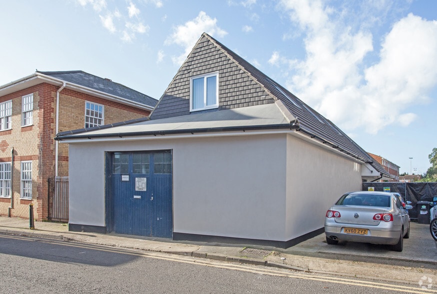 Gogmore Ln, Chertsey for sale - Primary Photo - Image 1 of 1