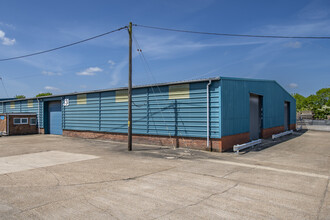 Besthorpe, Besthorpe for rent Building Photo- Image 1 of 5