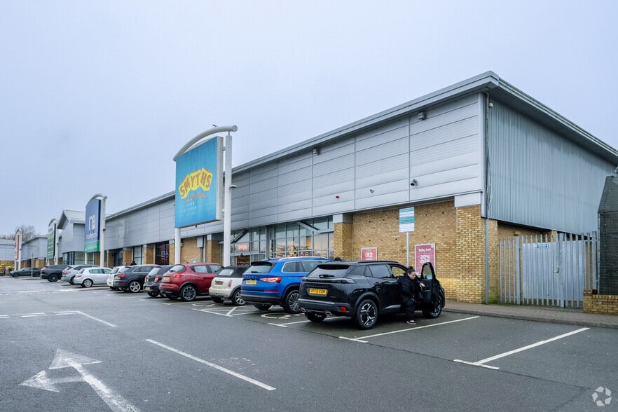 Colliers Way, Telford to rent - Primary Photo - Image 1 of 4