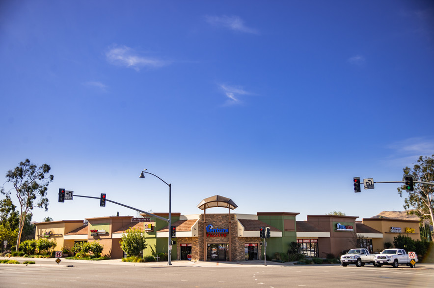 1030-1999 E Los Angeles Ave, Simi Valley, CA for sale - Primary Photo - Image 1 of 1