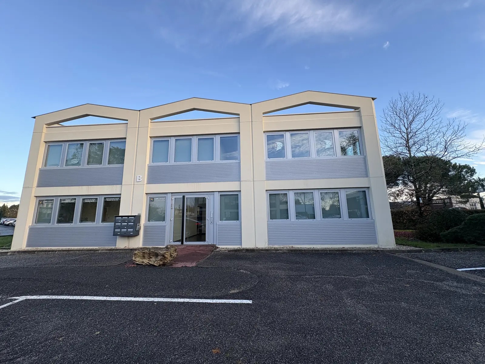 Office in Gradignan to rent Building Photo- Image 1 of 6