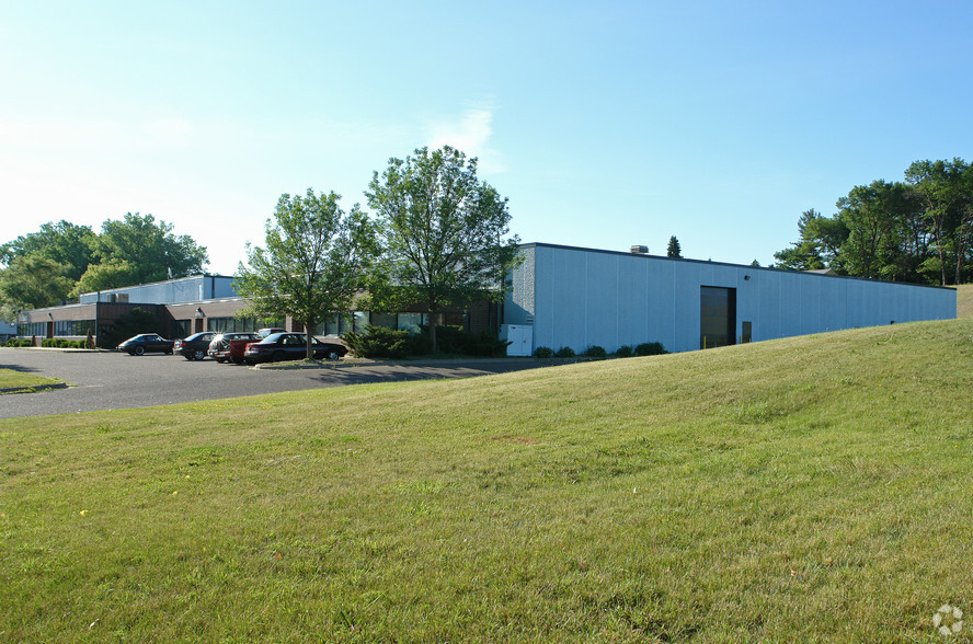 300 S Owasso Blvd E, Little Canada, MN for rent - Building Photo - Image 2 of 14