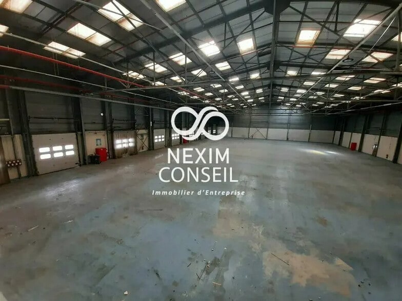 Industrial in Gennevilliers to rent - Interior Photo - Image 2 of 8