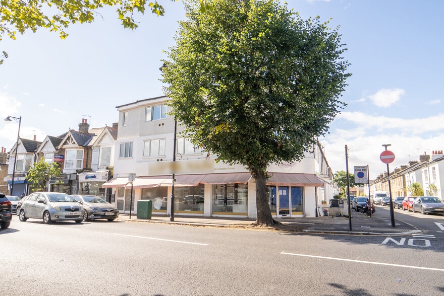 Northfield Av, London to rent - Building Photo - Image 2 of 7