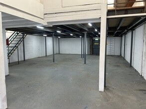 Howard Rd, Redditch to rent Interior Photo- Image 2 of 2