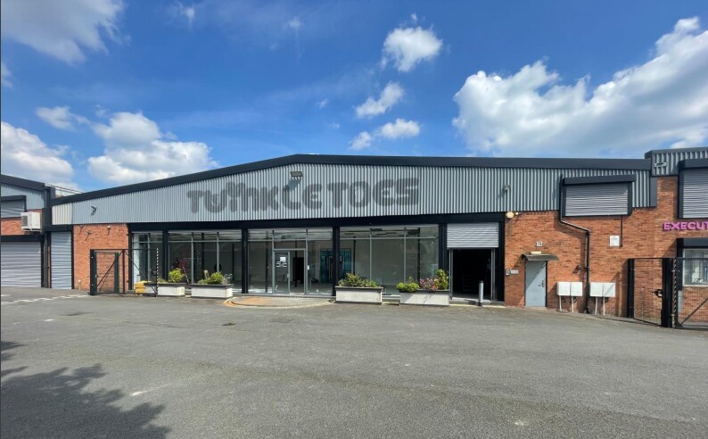 8 Linthouse Ln, Wolverhampton for sale - Primary Photo - Image 1 of 6