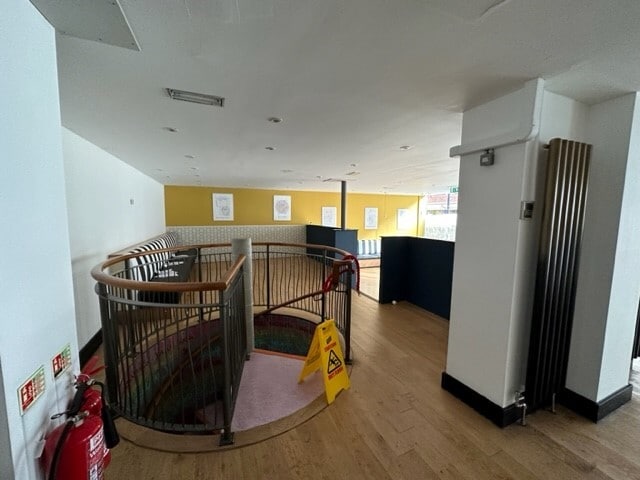16-18 High St, Warwick to rent Interior Photo- Image 1 of 5