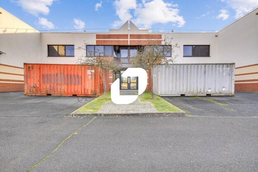 Light Industrial in Champs-sur-Marne to rent - Building Photo - Image 3 of 8