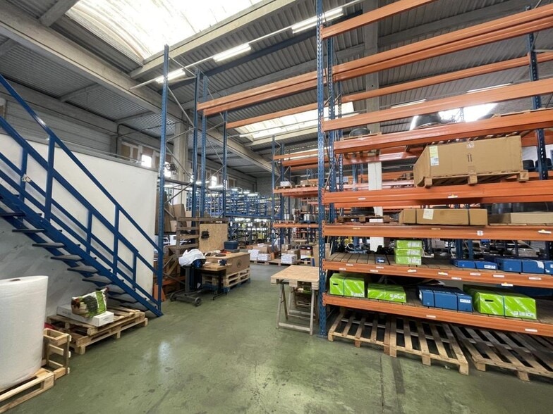 Industrial in Gennevilliers to rent - Interior Photo - Image 2 of 14