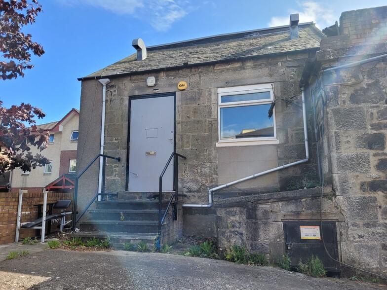 Inglis Ln, Dunfermline for rent - Primary Photo - Image 1 of 1