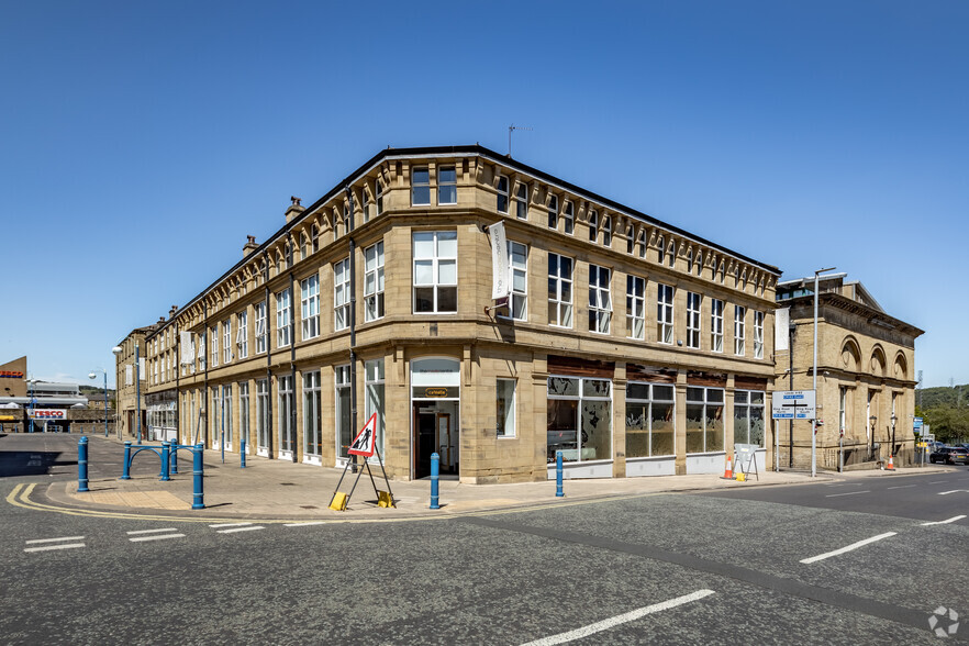 5-7 Northumberland St, Huddersfield for rent - Primary Photo - Image 1 of 5