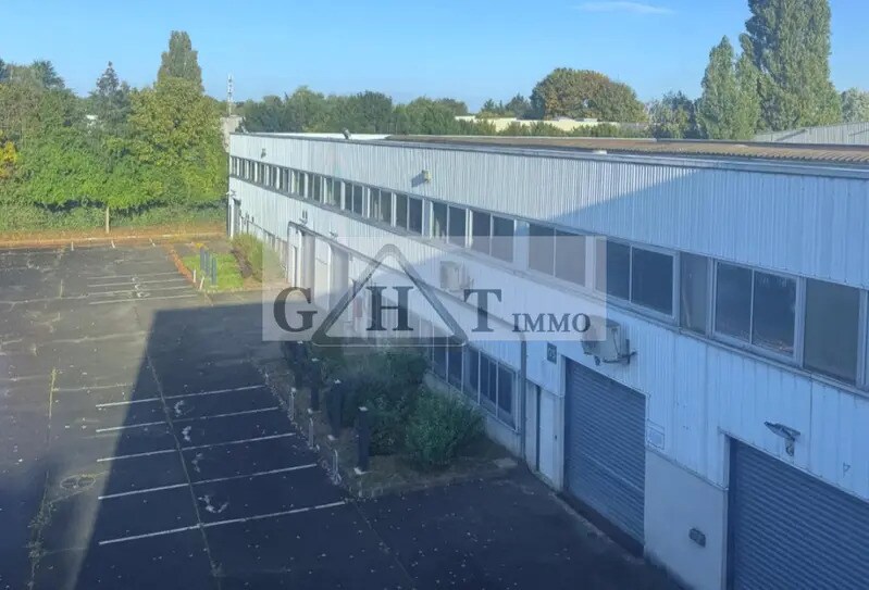 Industrial in Buc for sale Building Photo- Image 1 of 6