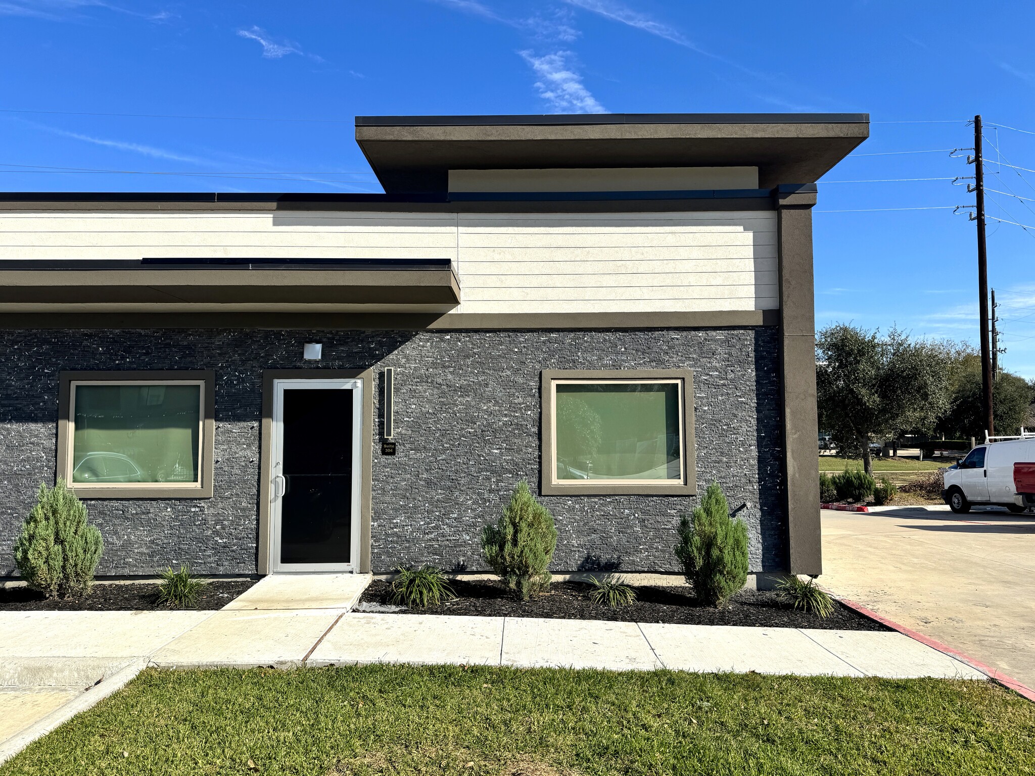 8815 West Rd, Houston, TX to rent Interior Photo- Image 1 of 16