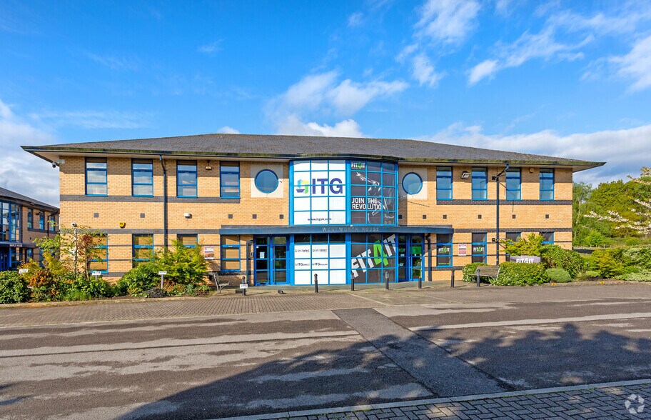 Maple Ct, Tankersley to rent - Building Photo - Image 2 of 3