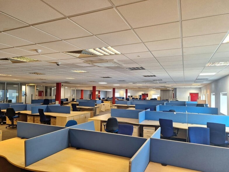 Hazelbottom Rd, Manchester to rent - Building Photo - Image 1 of 11