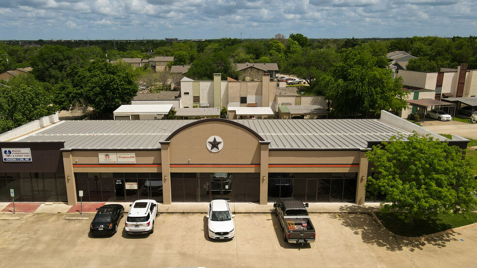 2304 De Lee St, Bryan, TX for rent - Building Photo - Image 3 of 7