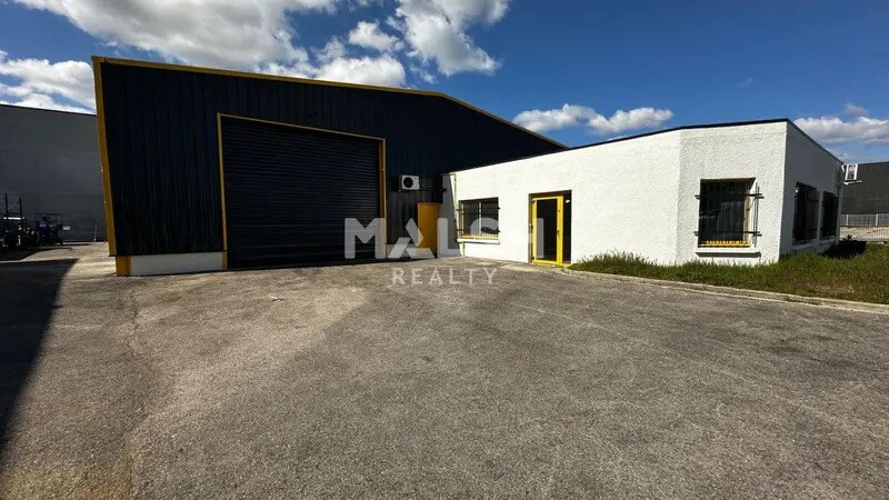 Light Industrial in Pusignan to rent - Building Photo - Image 2 of 21