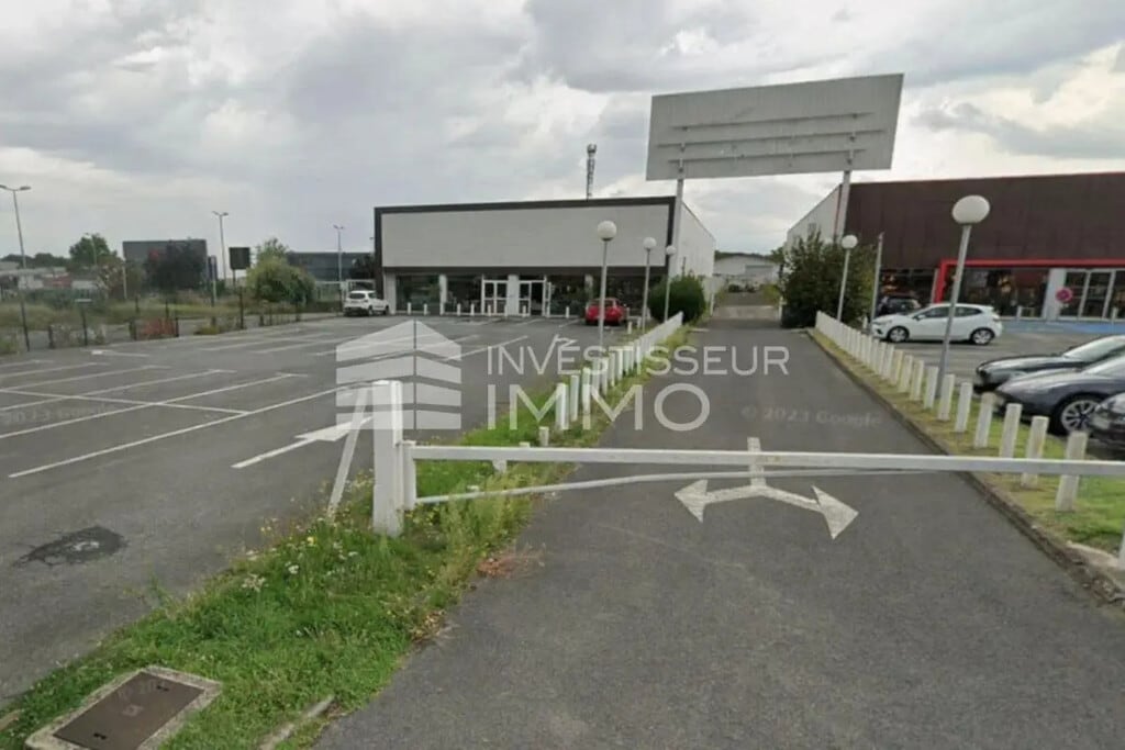Location Commerce 1 200 m² - Photo 1