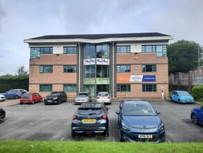 2 The Quadrant, Green Ln, Heywood for rent Building Photo- Image 2 of 7