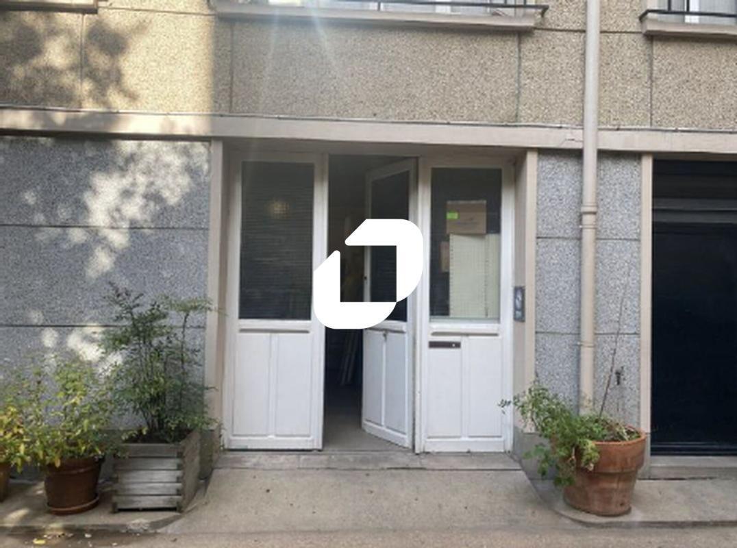 Office in Paris for sale Building Photo- Image 1 of 4