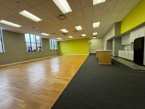 206 S 5th Ave, Ann Arbor, MI to rent Interior Photo- Image 2 of 10