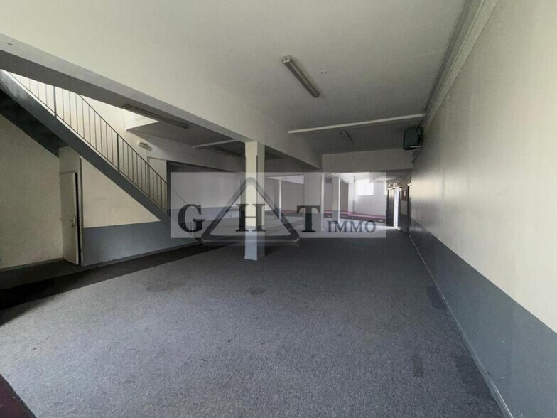 Industrial in Saint-Maur-des-Fossés for sale - Lobby - Image 3 of 9