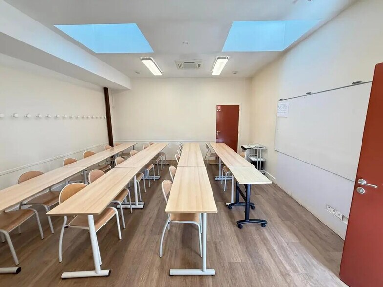 Office in Nanterre to rent - Building Photo - Image 3 of 6