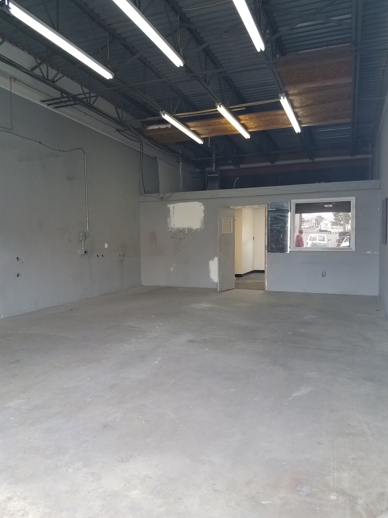 23 Parkway Cir, New Castle 19720 Flex for Rent