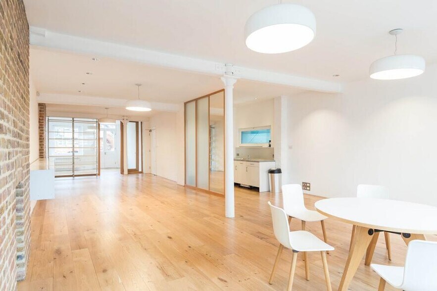 23 Charlotte Rd, London to rent - Building Photo - Image 3 of 9