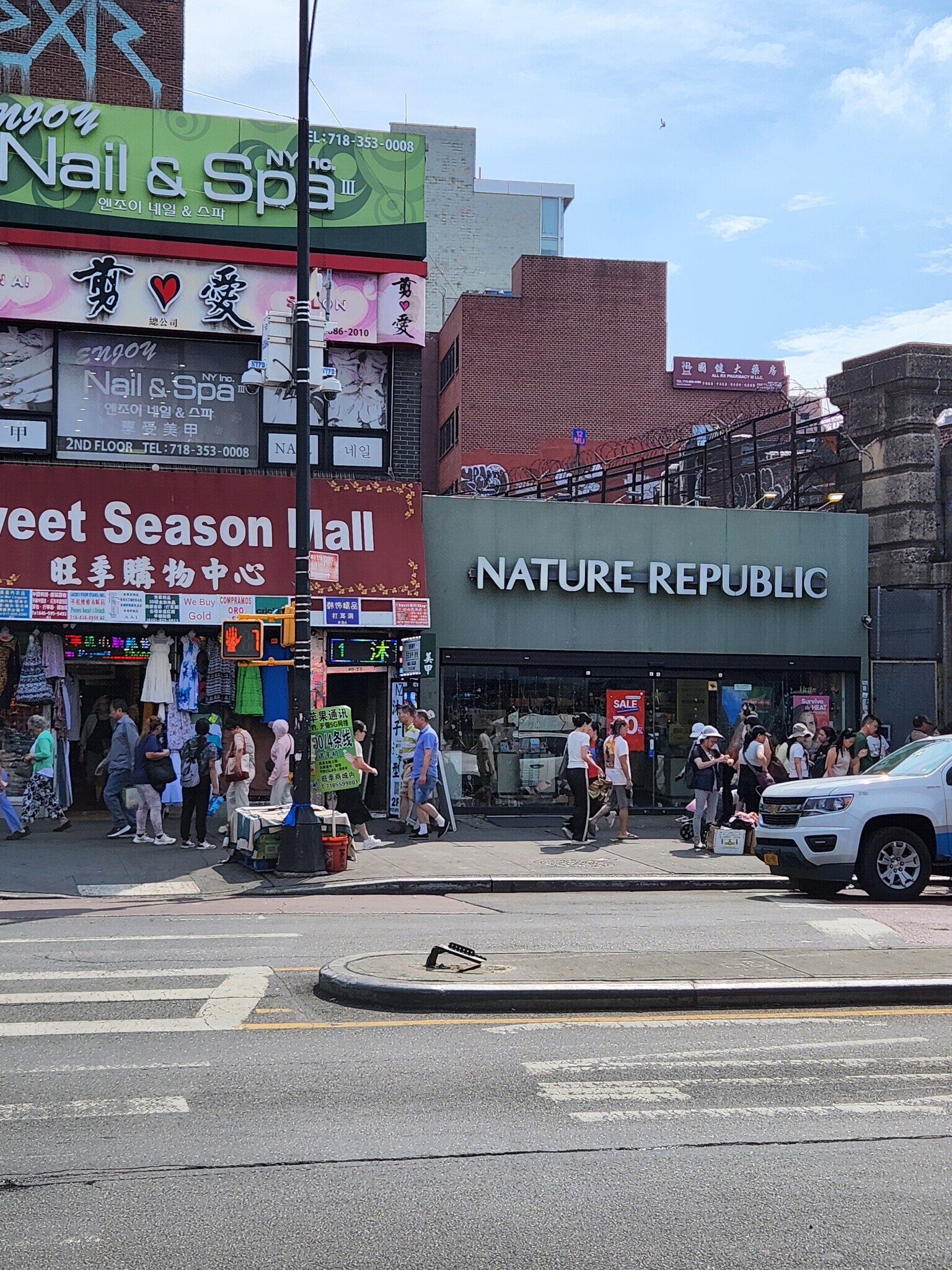 4025 Main St, Flushing, NY to rent Building Photo- Image 1 of 3