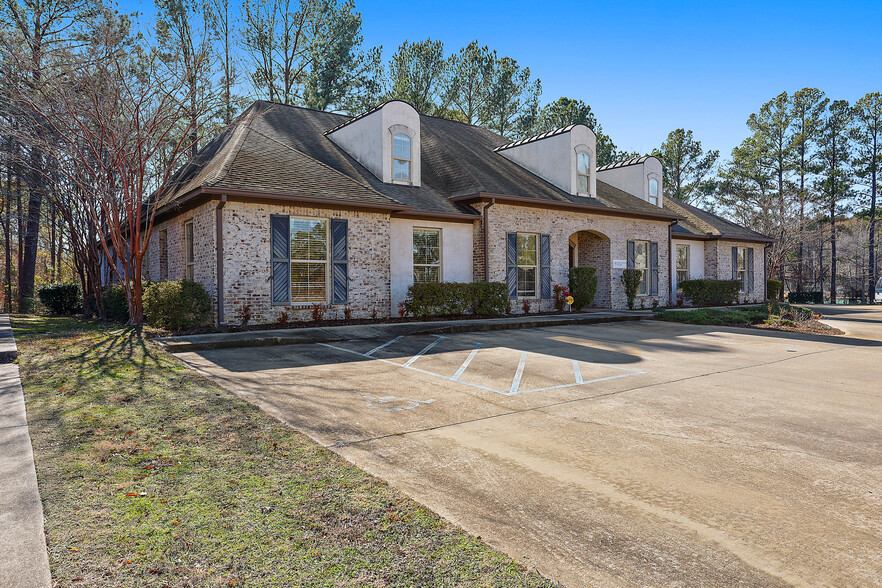 579 Lakeland East Dr, Flowood, MS for rent - Building Photo - Image 2 of 4