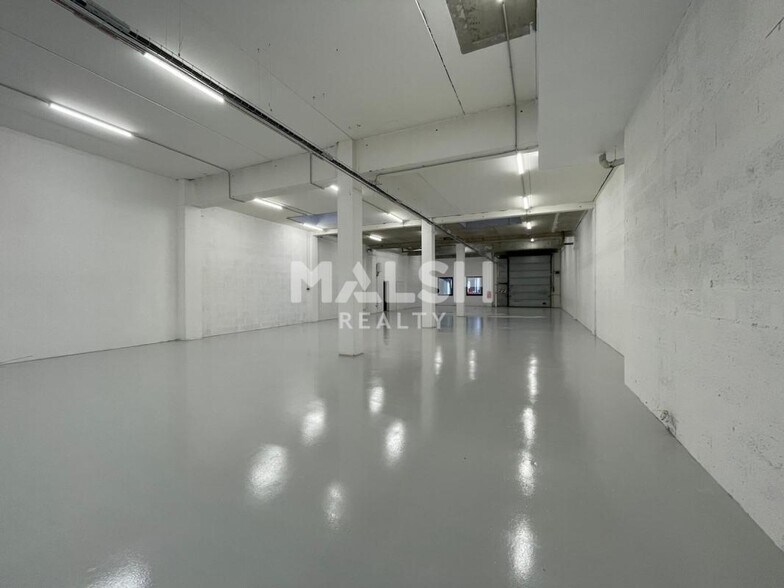 Light Industrial in Limonest to rent - Building Photo - Image 3 of 18