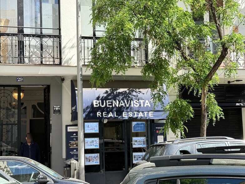 Retail in Madrid, Madrid to rent - Building Photo - Image 2 of 2
