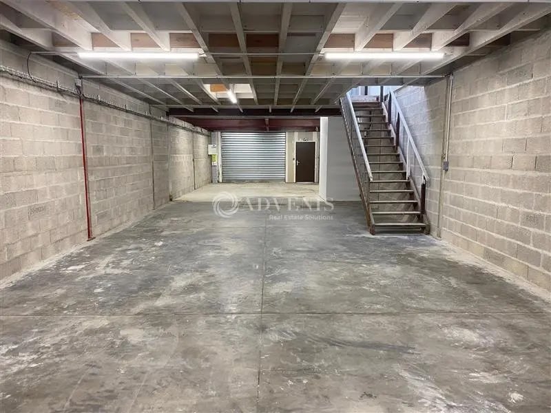 Light Industrial in Roissy-en-Brie to rent Interior Photo- Image 1 of 8