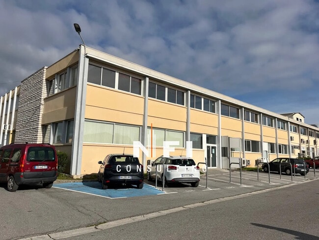 Location Local d'activités 153 m²