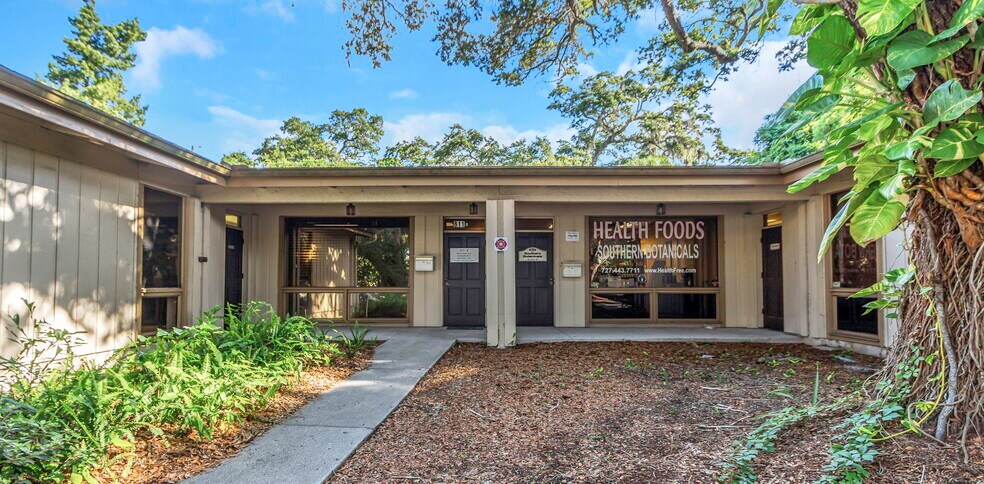 611 S Myrtle Ave, Clearwater, FL for rent - Primary Photo - Image 1 of 35