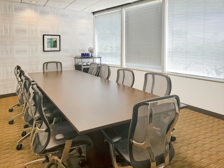 8875 Hidden River Pkwy, Tampa, FL to rent - Interior Photo - Image 3 of 14