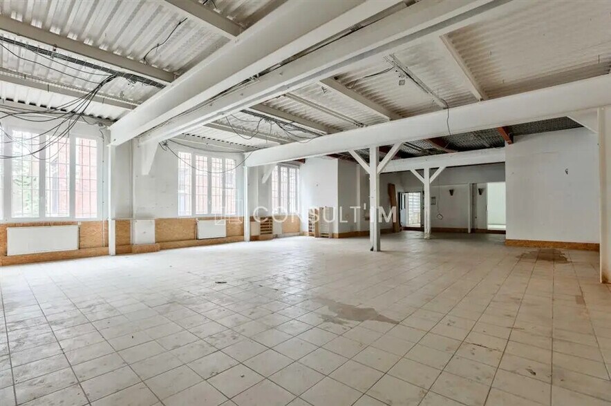 Office in Pantin to rent - Building Photo - Image 1 of 9