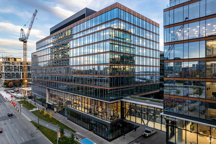 125 Queens Quay E, Toronto, ON to rent - Building Photo - Image 2 of 23