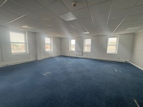 31-41 Chatsworth Rd, Worthing to rent Interior Photo- Image 2 of 6