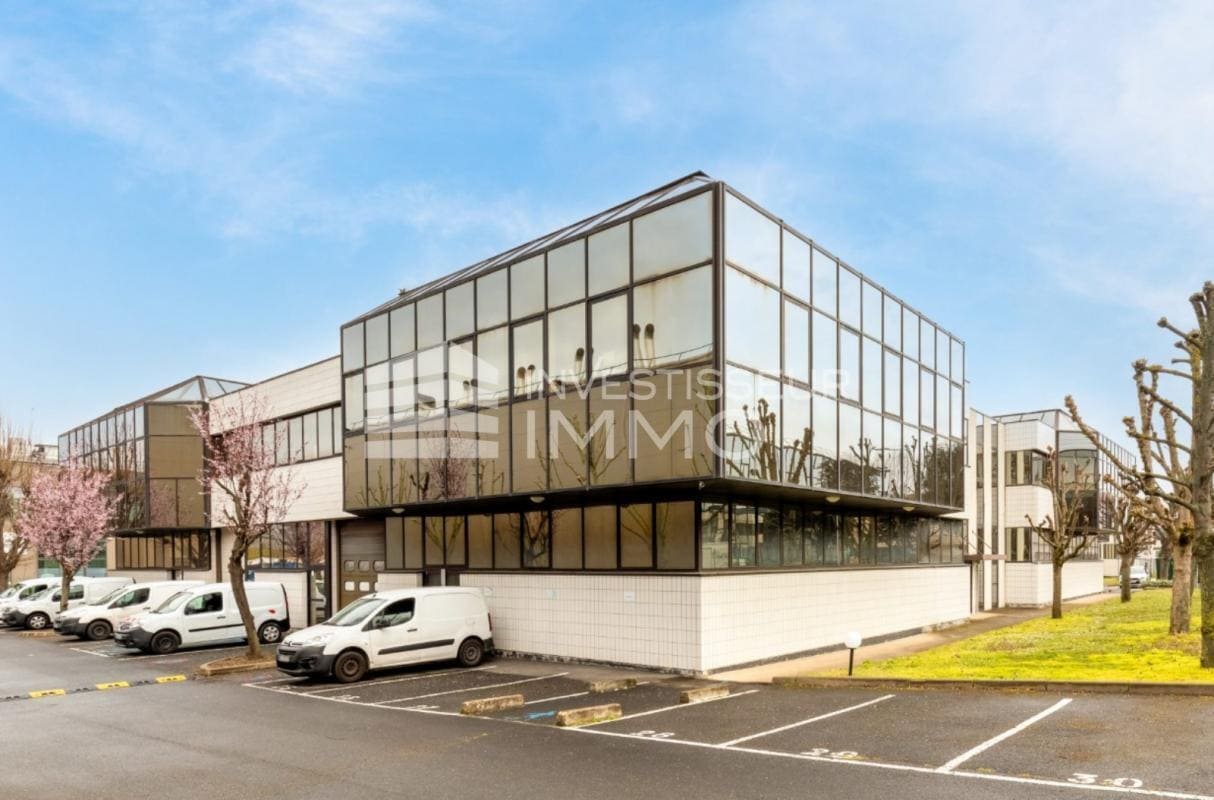 Light Industrial in Nanterre to rent Building Photo- Image 1 of 12