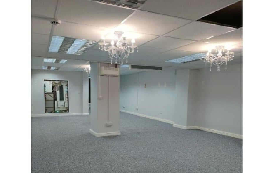 4-4A Cross St, Willenhall for sale - Interior Photo - Image 2 of 5