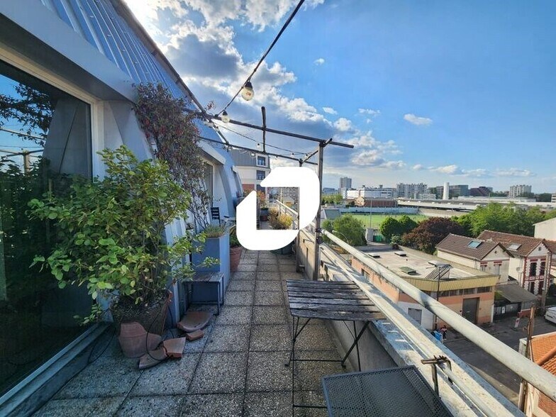 Office in Saint-Ouen-sur-Seine to rent - Building Photo - Image 3 of 10